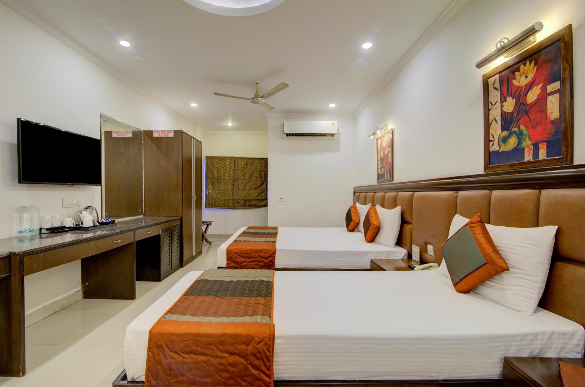 Airport La Sapphire & Restaurant 4*