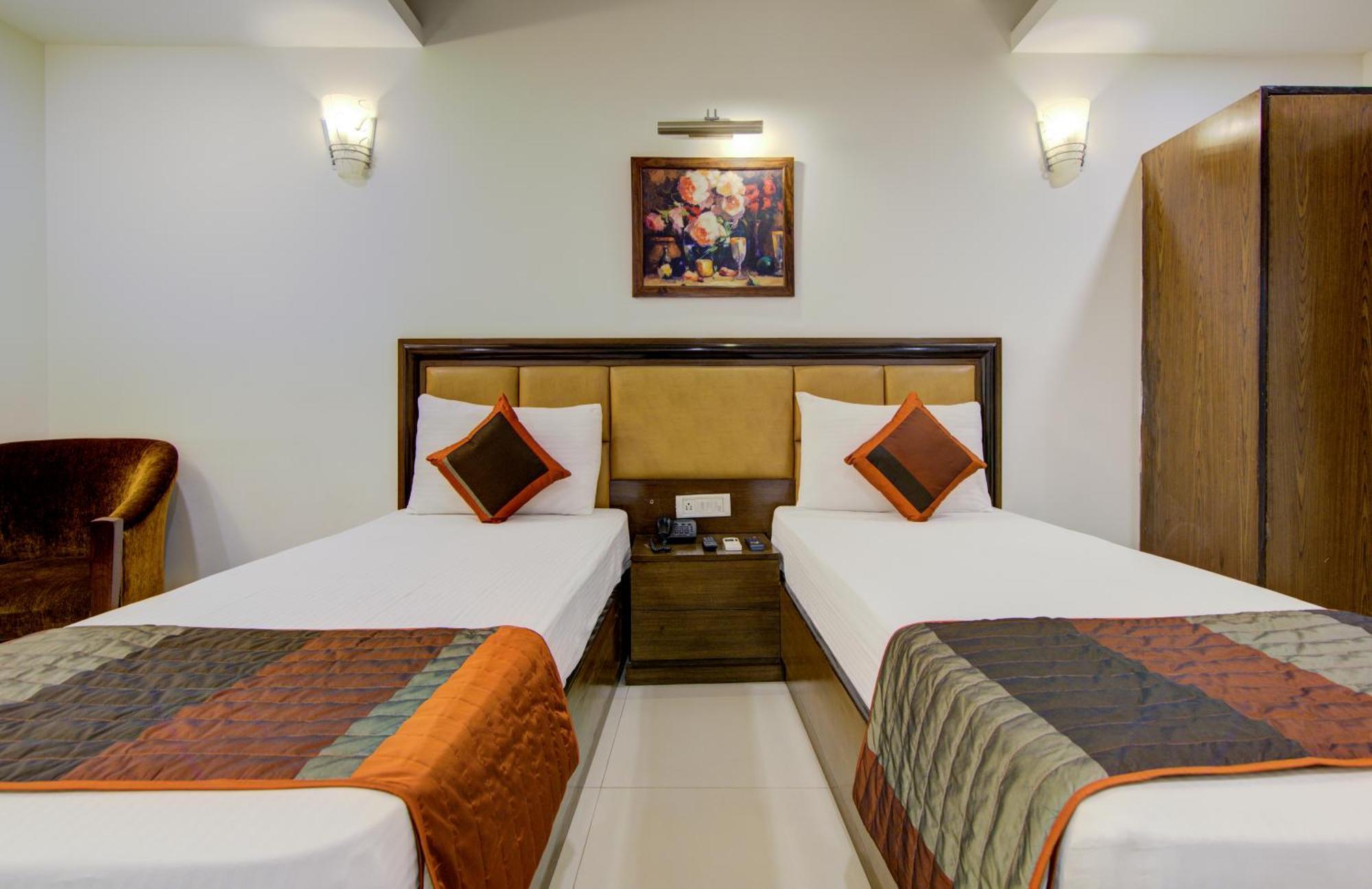 Hotel Airport La Sapphire & Restaurant 4*